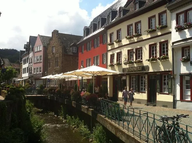 Eifeldoemchen بيت للعطل